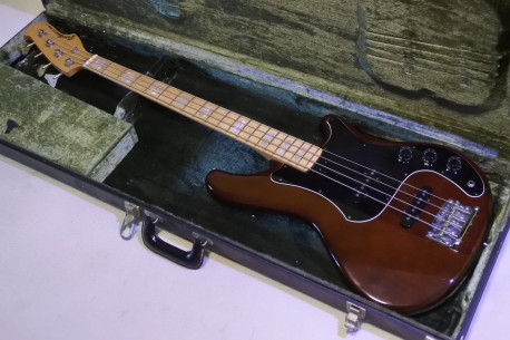 Yamaha SB-700 Super Bass